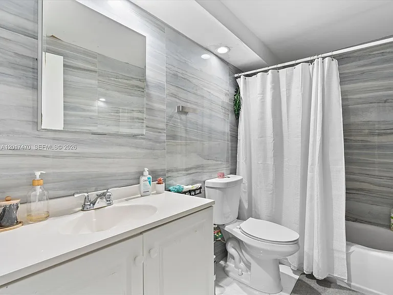 5005 Collins Ave #222 — Photo 22