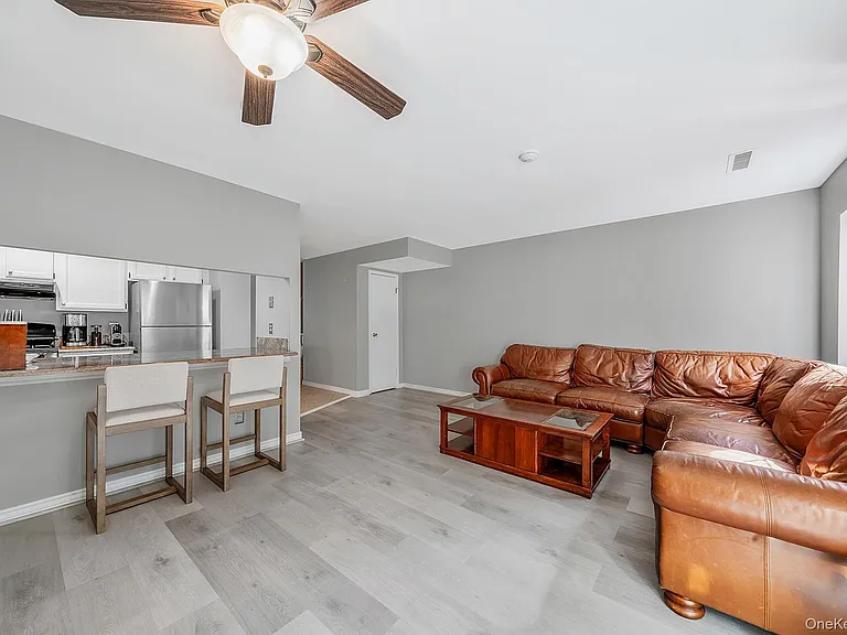 908 Sara Cir — Photo 5