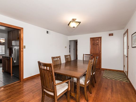 5th image of 9748 Johanna Ave