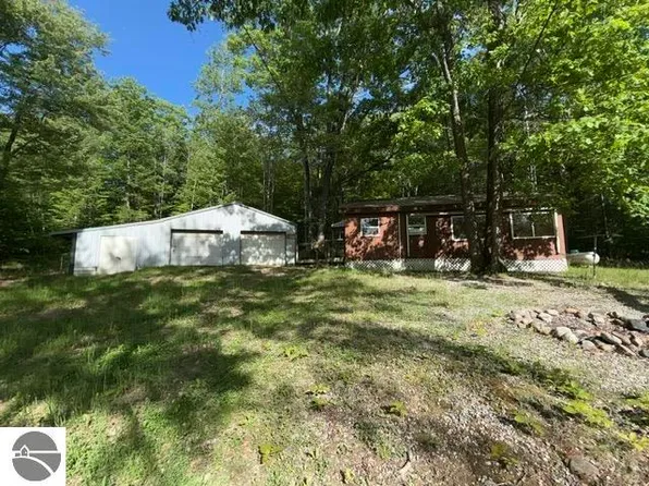 4933 E Johnson Rd, Lake City, MI 49651