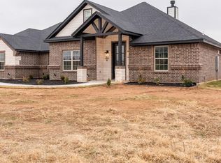 250 Twin Oaks Ct, Azle, TX 76020