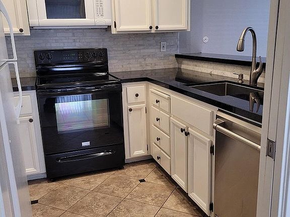 2nd image of 3302 La Terrace Cir