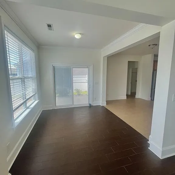 425 Tiburon Dr — Photo 4