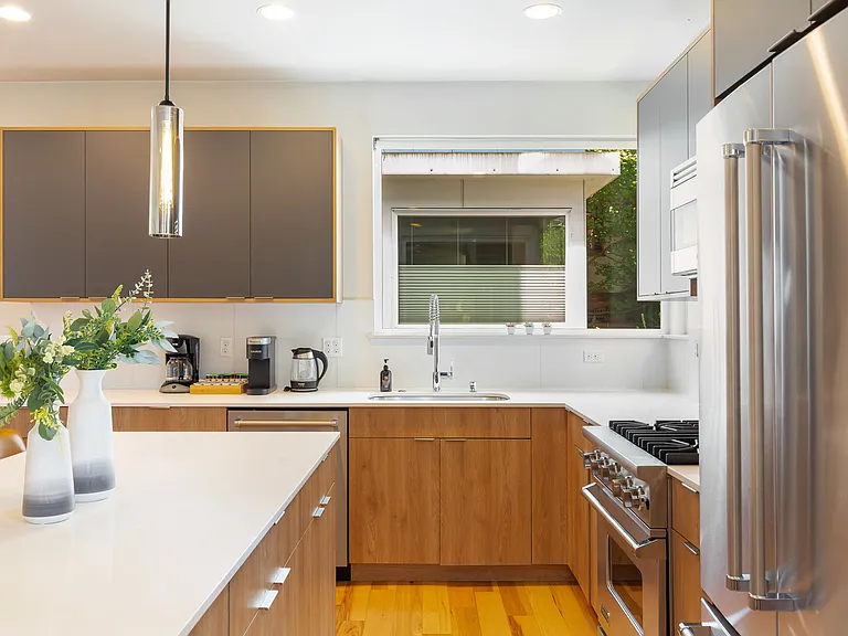 2308B Franklin Ave E — Photo 38