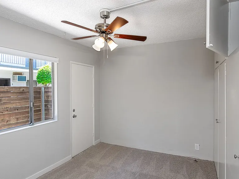 1035 Melrose Ave — Photo 15