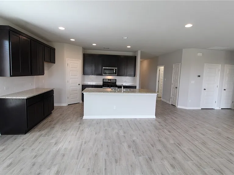 120 Peruvian Ln — Photo 14