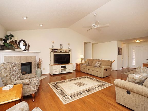 5th image of 4930 Riverwalk Dr