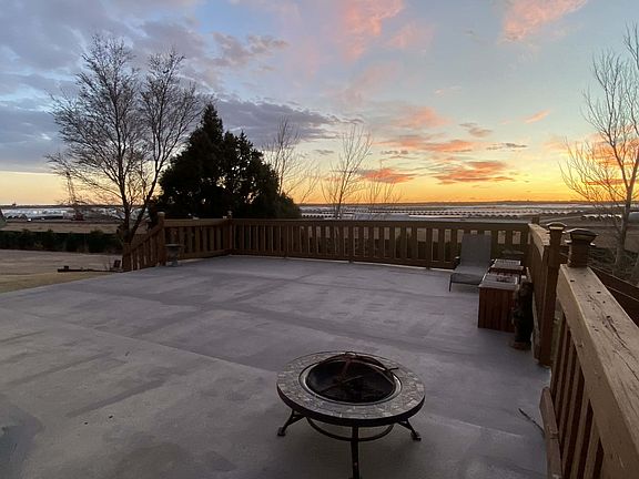 3rd image of 660 S Randy Ln