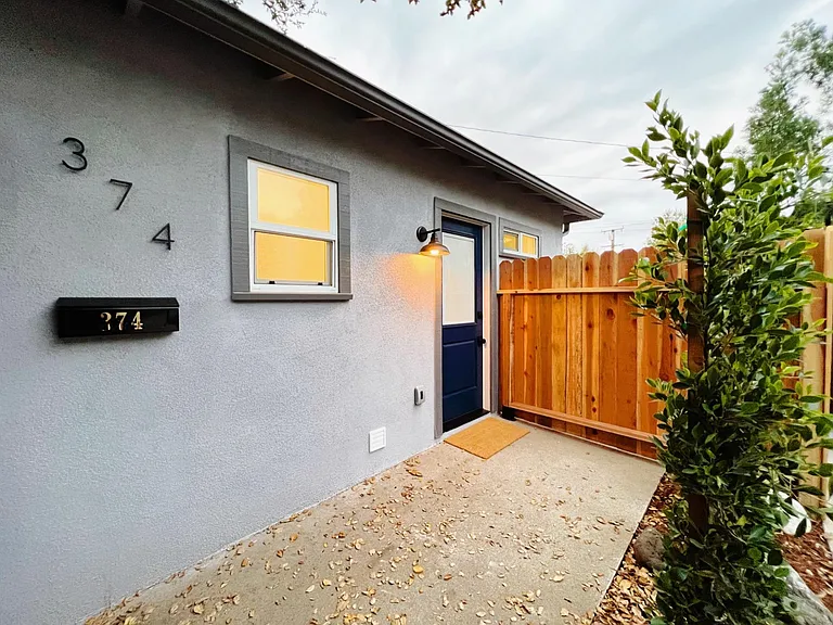 Oakdale Dr — Photo 26