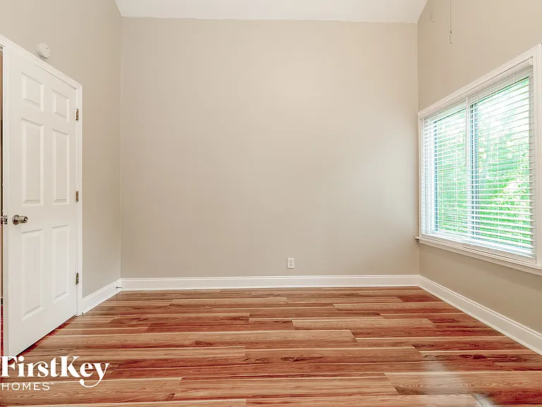 2668 Royal Oak Ct — Photo 12