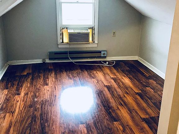 3rd image of 365 Aylesford Pl APT 1-3