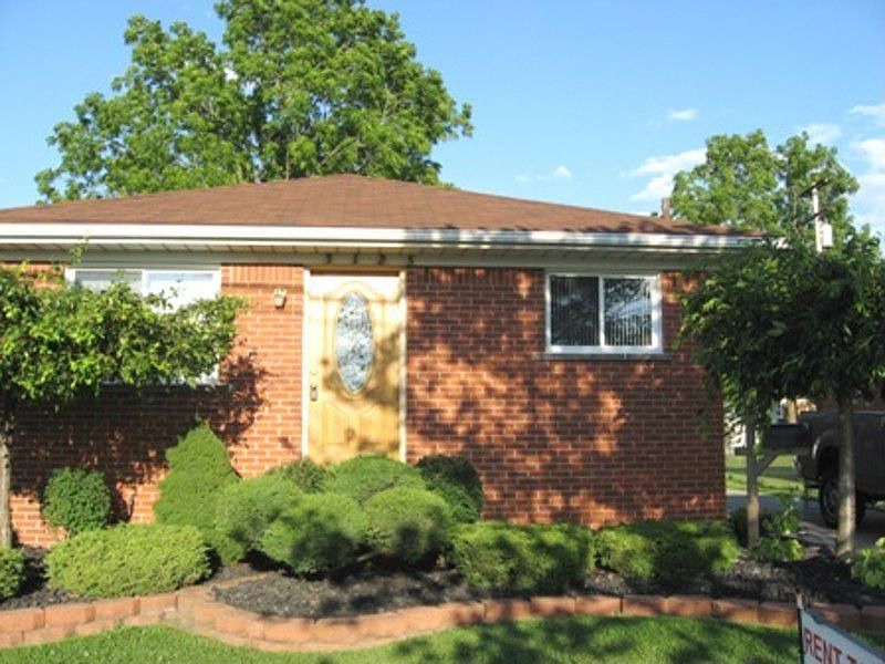 1st image of 3125 Applewood Ave