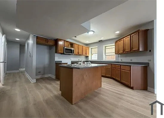 3 bed, 1350 sqft, $3,100 — Photo 4