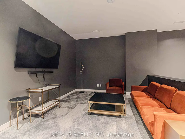 180 George St #911 — Photo 18