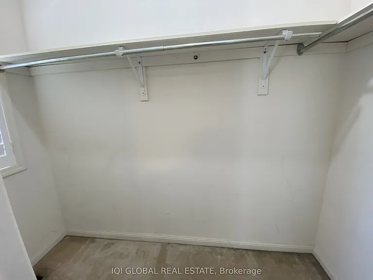 8 Bonello Cres — Photo 14
