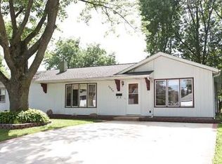 5620 Briarwood St SW, Cedar Rapids, IA 52404