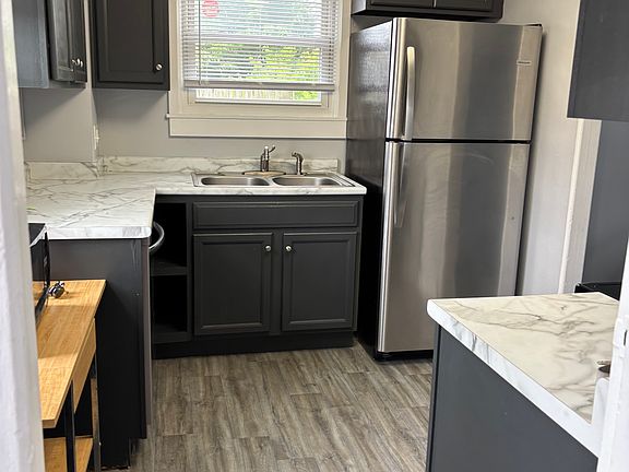 2nd image of 8 Hobart Cir