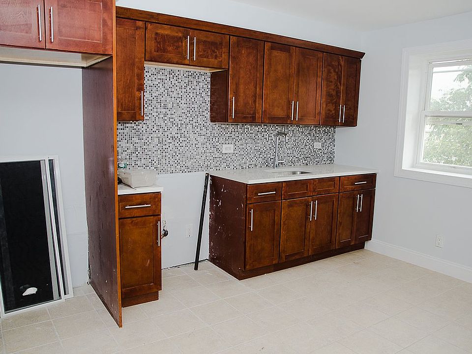 1st image of 205 Cornelia St #3