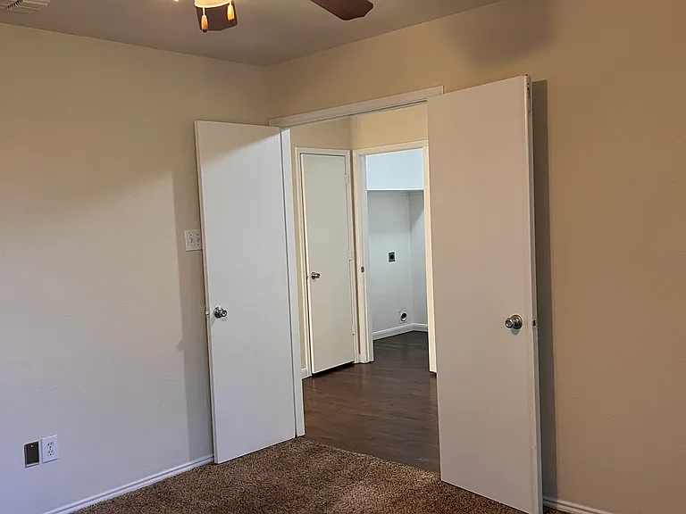 1017 Alexandria Dr — Photo 11