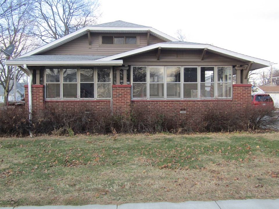 1st image of 210 W Lamotte St