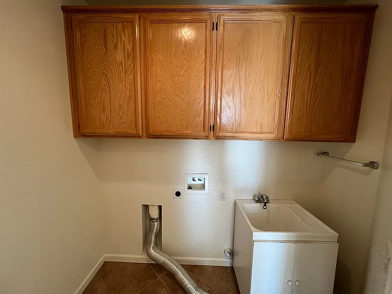 6082 Connery Dr — Photo 7
