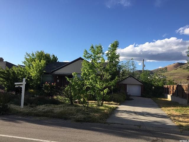 1st image of 3037 E Louise Ave