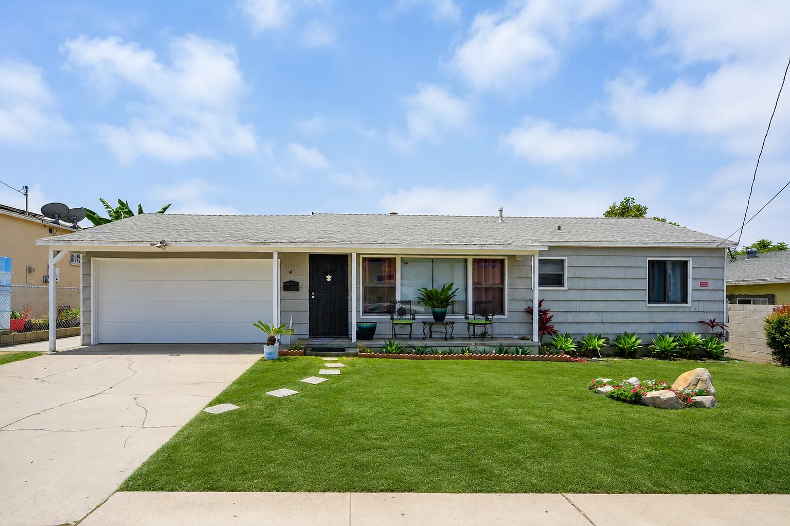 3 bed, 1300 sqft, $3,500 — Photo 1
