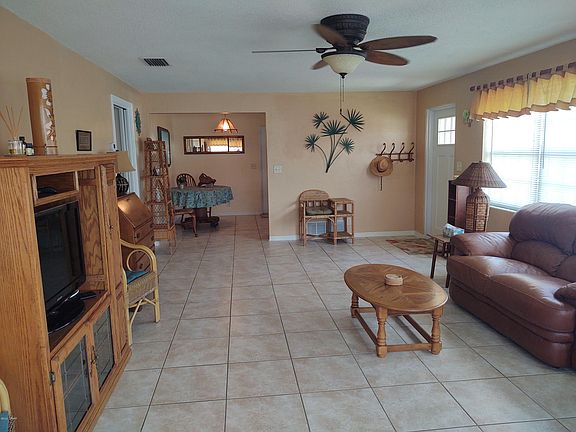 2nd image of 6 San Jose Cir
