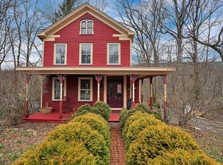 372 W Mill Rd, Long Valley, NJ 07853