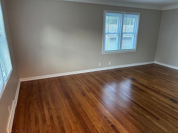 4th image of 3017 N Huntington Ave