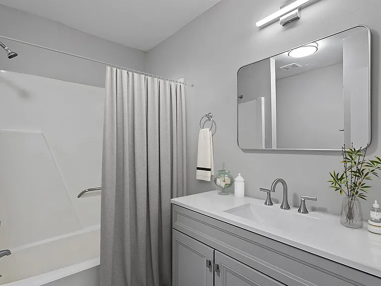 725 S Moore St — Photo 10