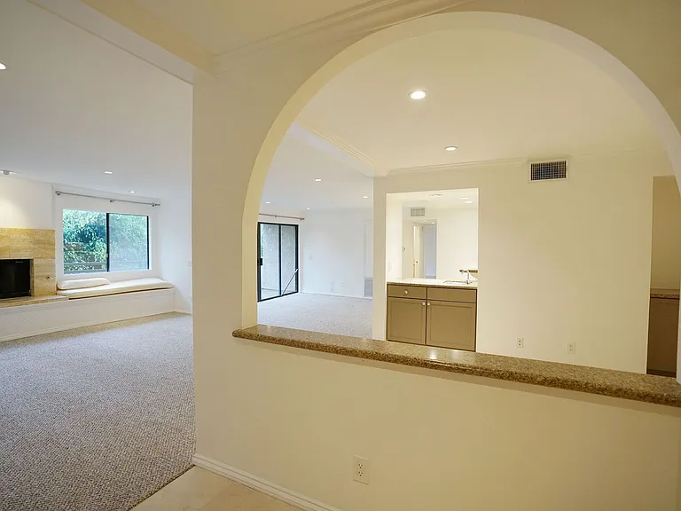 1815 Butler Ave — Photo 1
