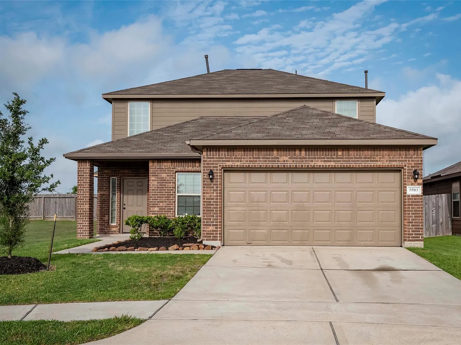 4 bed, 2.5 bath, 2016 sqft, $2,199 — Photo 2
