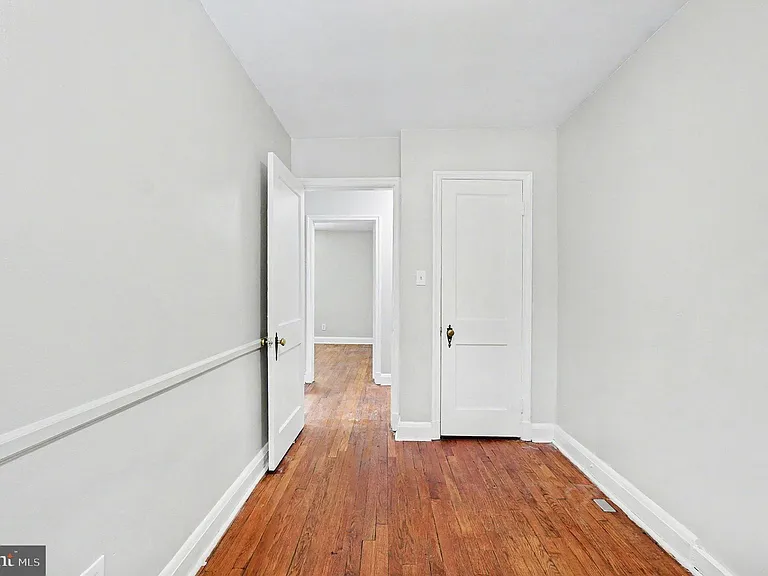 828 Saint Dunstans Rd — Photo 12
