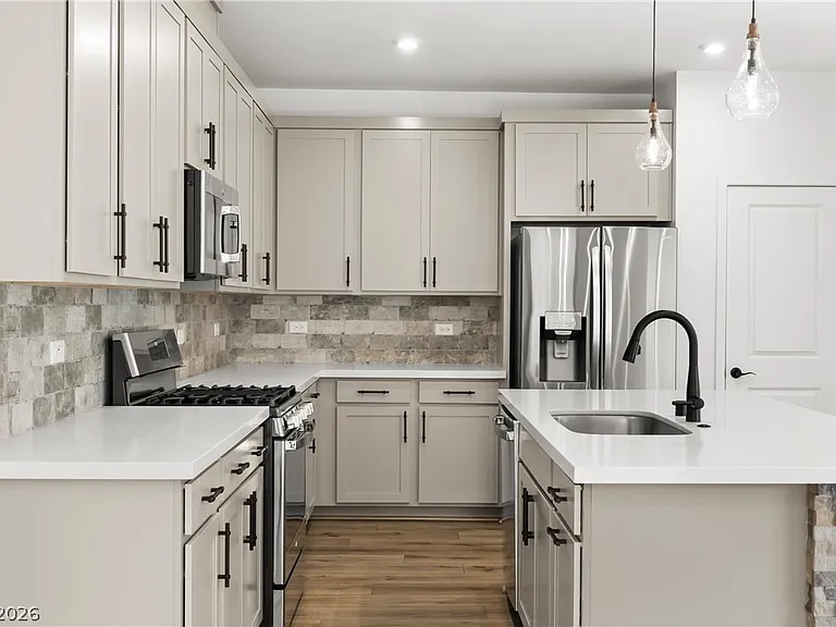 633 Infinity Ridge St — Photo 7
