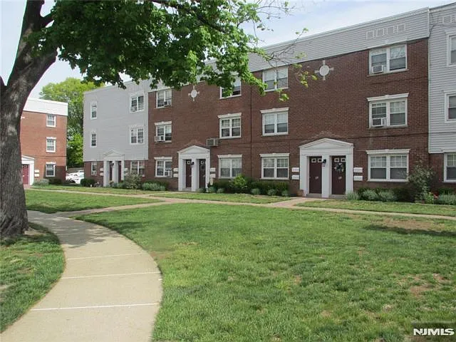 Building Photo - 126 Hastings Ave #A