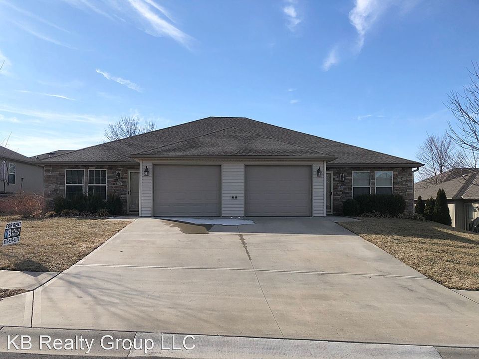 1st image of 104 SE Rose Garden Ln