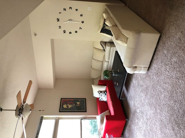 820 E Burlington St APT 9