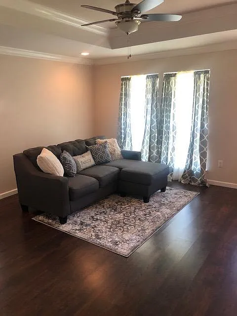 3 bed, 1177 sqft, $1,700 — Photo 3