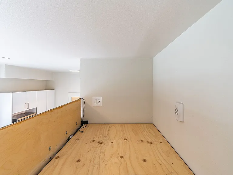 1722 Summit — Photo 30