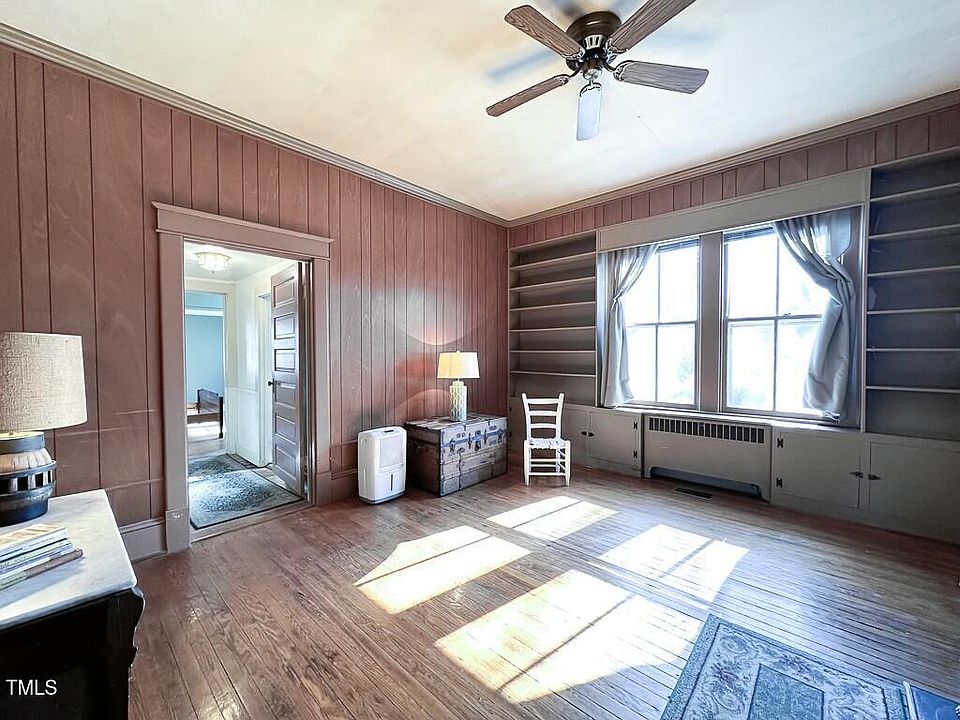19th image of 302 Halifax St