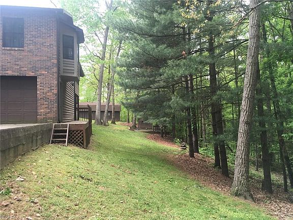 4th image of 90 Darbywood Ln
