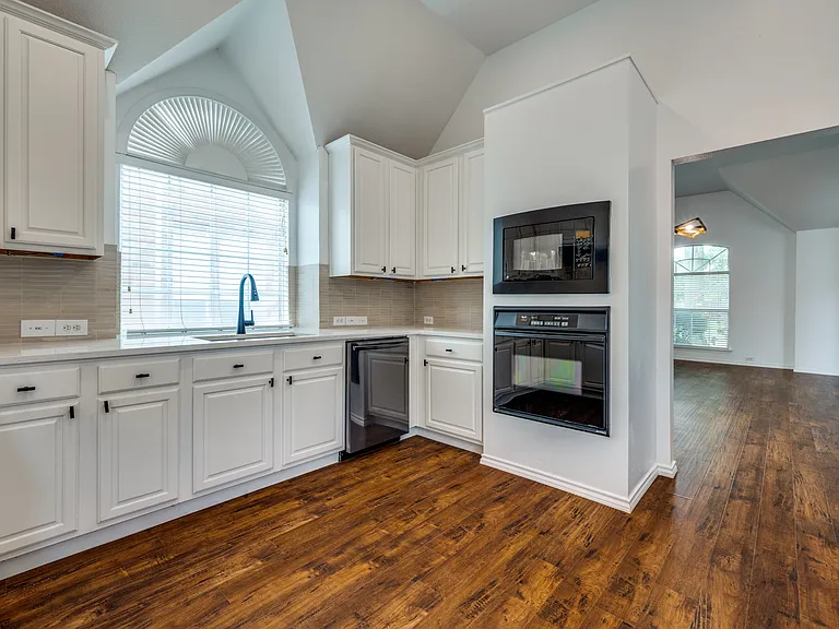 1420 Capstan Dr — Photo 6