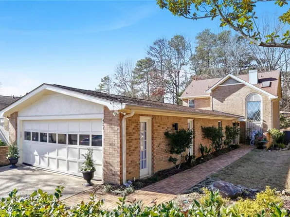 4301 Village Oaks Ln, Dunwoody, GA 30338
