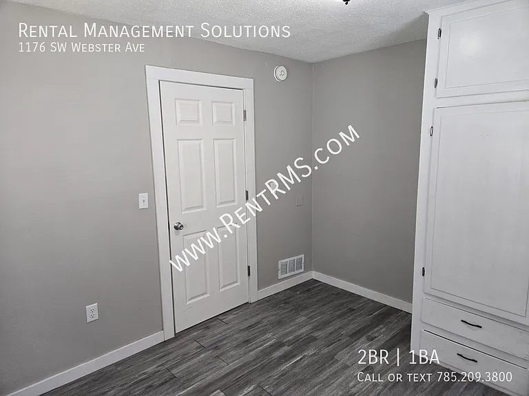 1176 SW Webster Ave — Photo 9