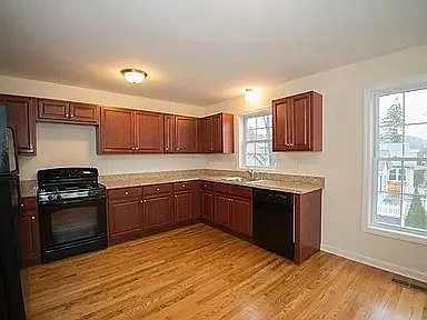 2 bed, 1.5 bath, 1150 sqft, $2,200 — Photo 2