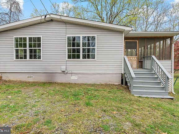 3rd image of 28 Heavenwood Ln