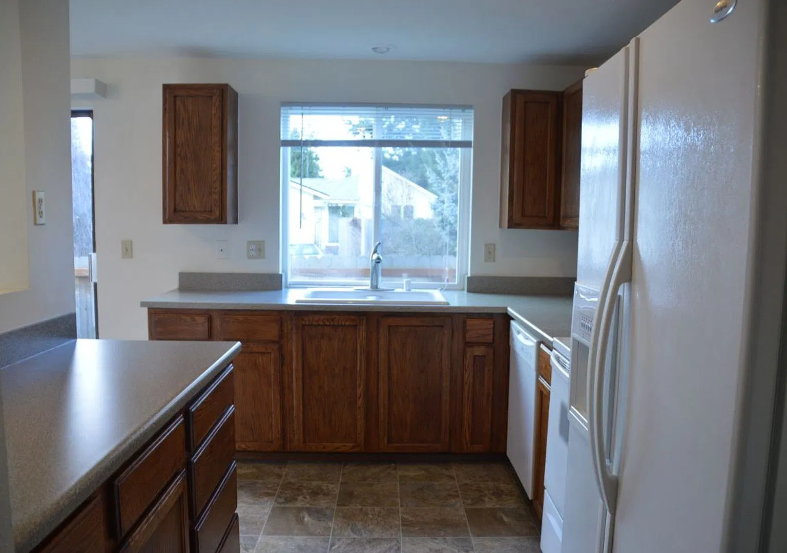 Beautiful and Bright Corner Lot Home in Everett! — Photo 4