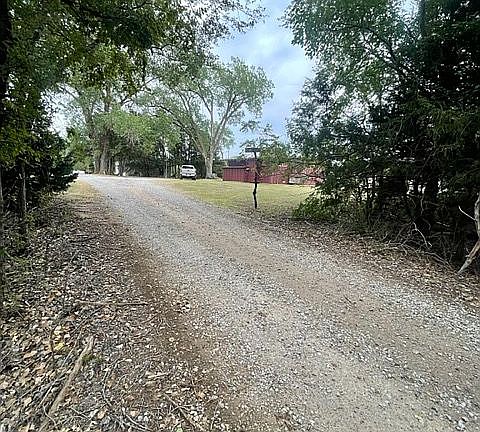 4th image of 300 NE Bobwhite Dr