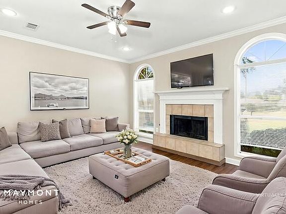 5th image of 519 Willow Court Dr